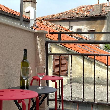 Modern Apartment In The Old Part Of Town Rijeka Exterior foto
